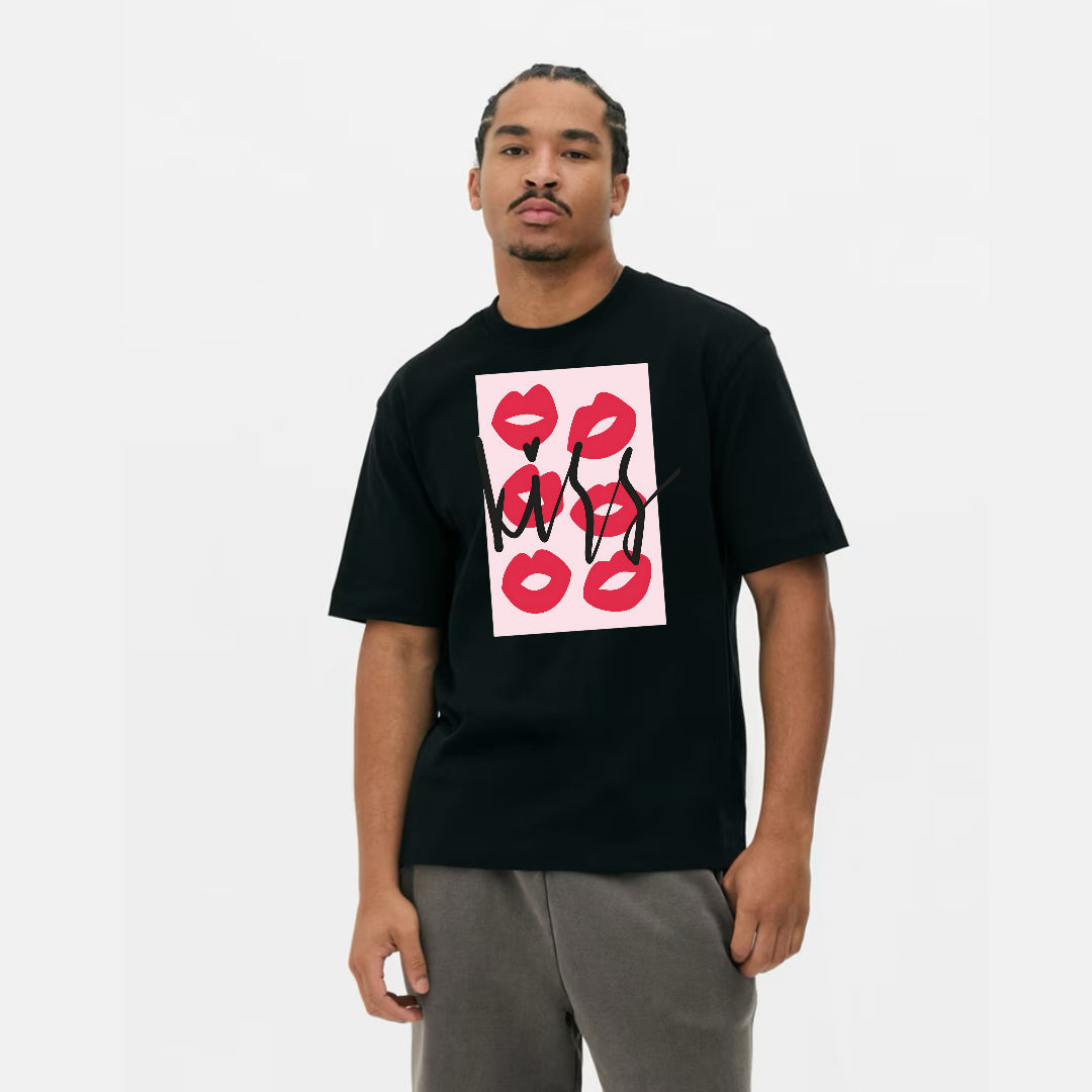 Romantic Kiss Design T-Shirt